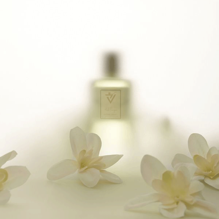 عطر دست ساز زنانه وسوسه پی وی پرفیوم